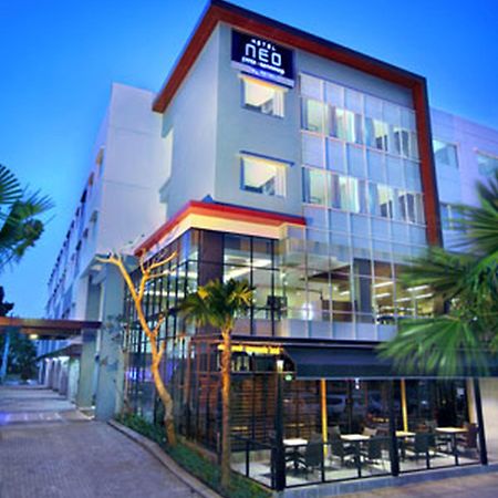 Hotel Neo Candi Simpang Lima - Semarang By Aston Екстериор снимка
