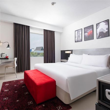 Hotel Neo Candi Simpang Lima - Semarang By Aston Екстериор снимка