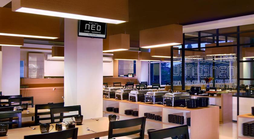 Hotel Neo Candi Simpang Lima - Semarang By Aston Екстериор снимка