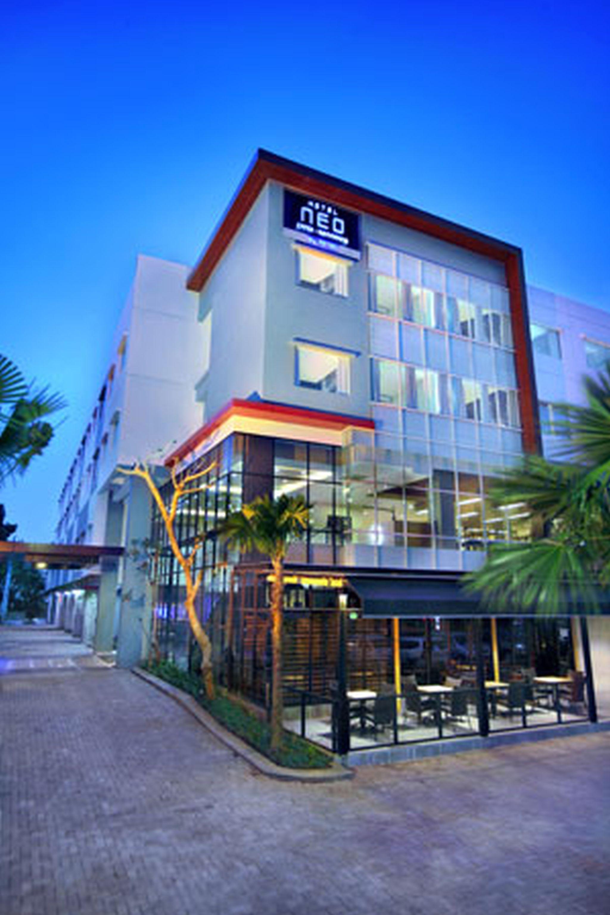 Hotel Neo Candi Simpang Lima - Semarang By Aston Екстериор снимка