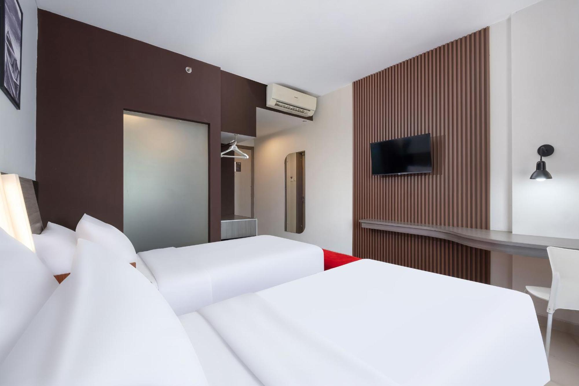 Hotel Neo Candi Simpang Lima - Semarang By Aston Екстериор снимка