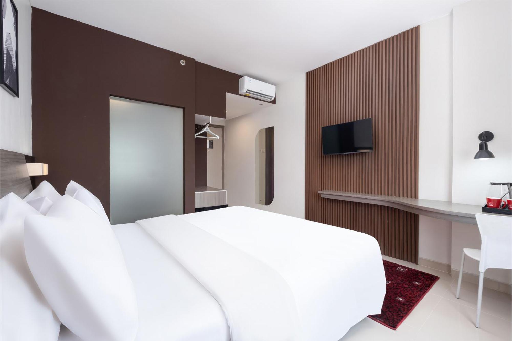 Hotel Neo Candi Simpang Lima - Semarang By Aston Екстериор снимка