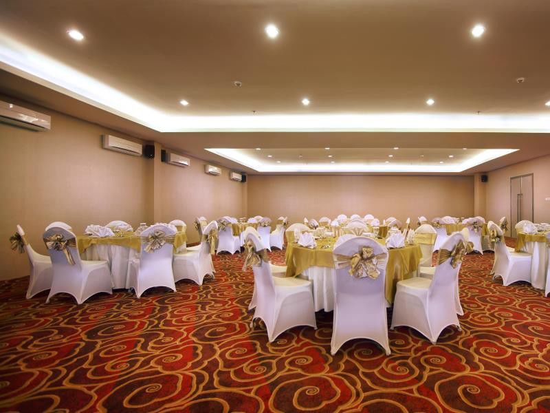 Hotel Neo Candi Simpang Lima - Semarang By Aston Екстериор снимка
