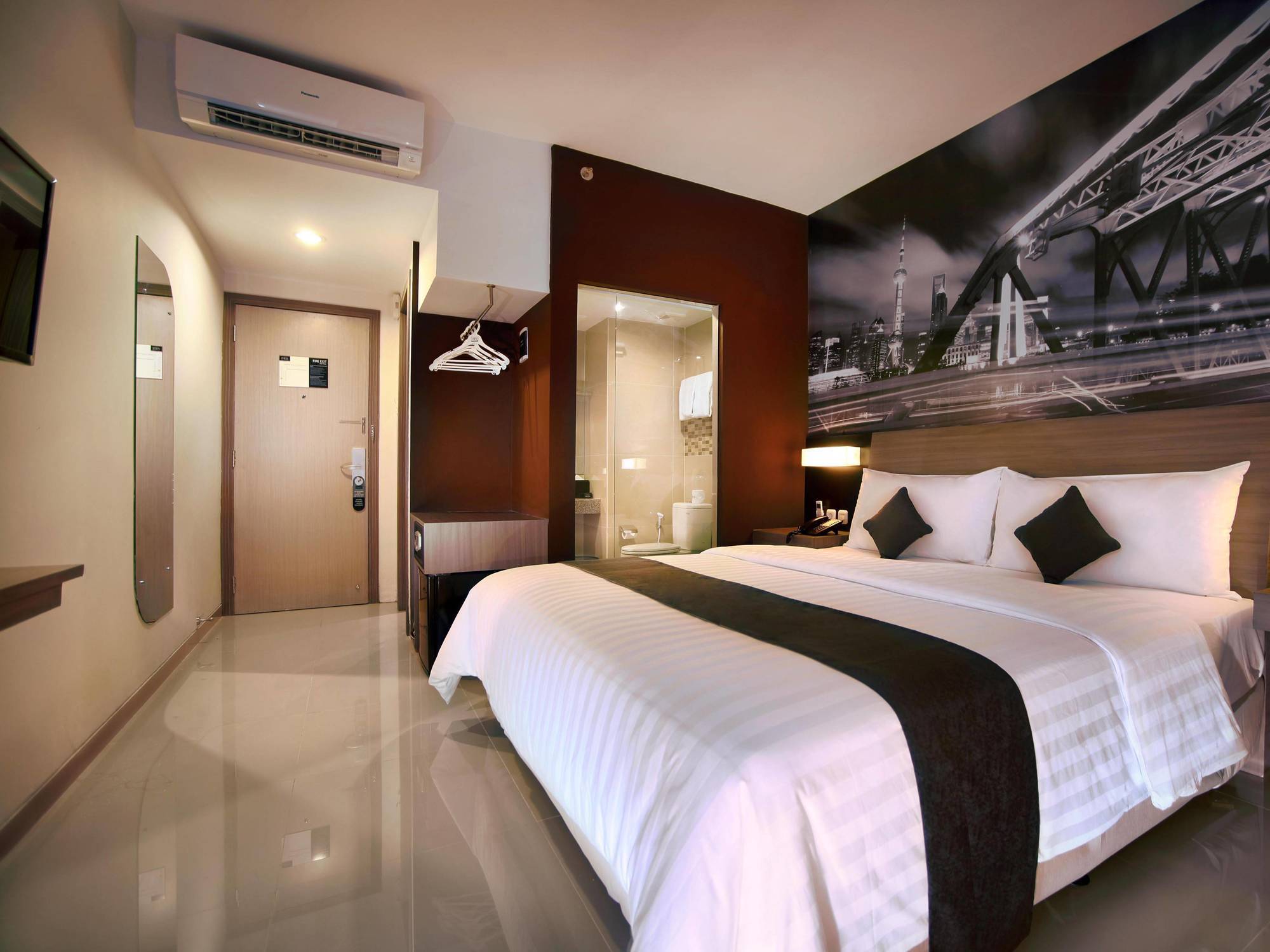 Hotel Neo Candi Simpang Lima - Semarang By Aston Екстериор снимка