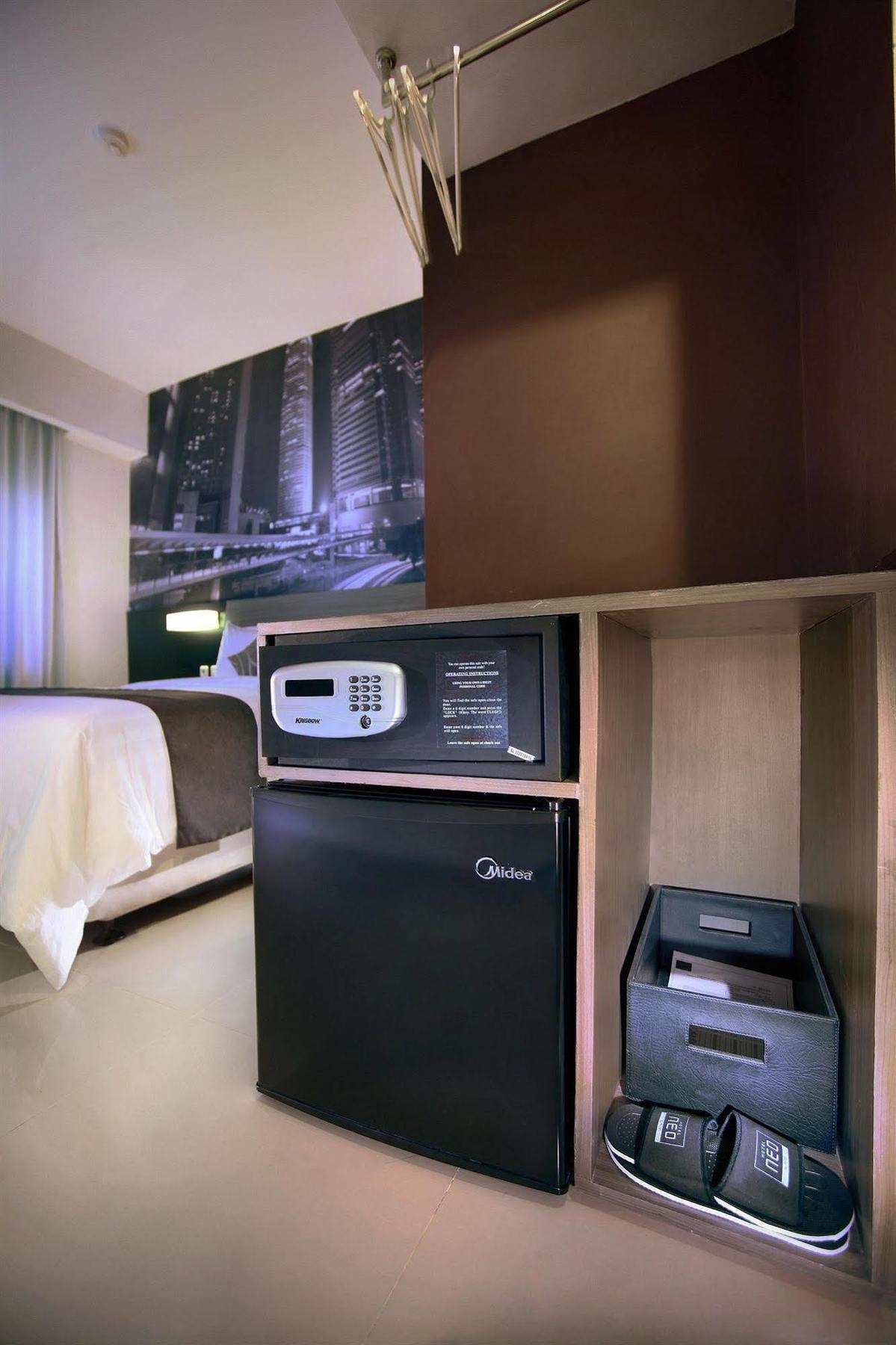 Hotel Neo Candi Simpang Lima - Semarang By Aston Екстериор снимка