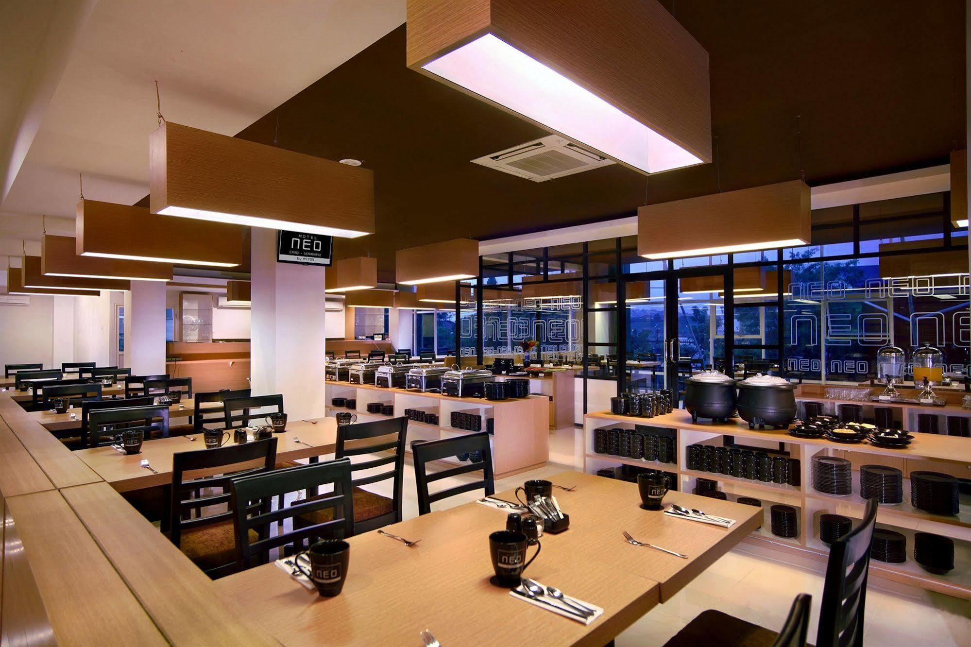Hotel Neo Candi Simpang Lima - Semarang By Aston Екстериор снимка
