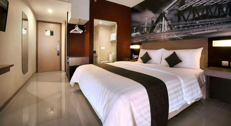Hotel Neo Candi Simpang Lima - Semarang By Aston Екстериор снимка